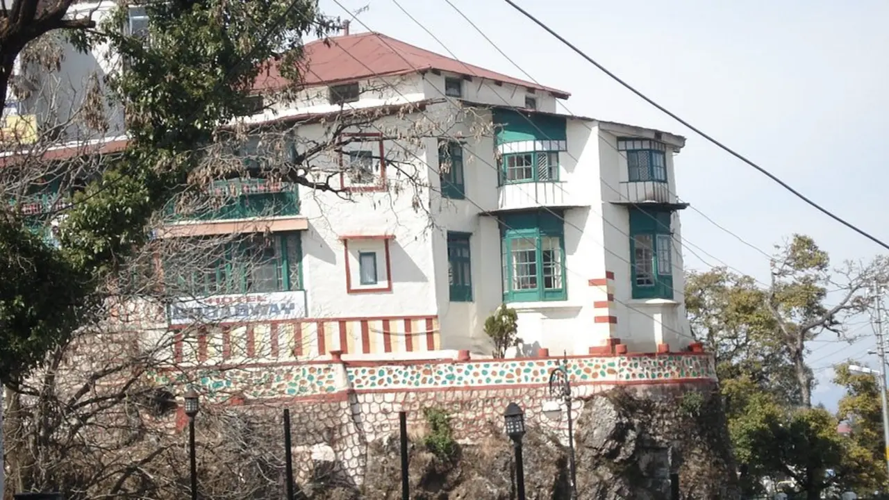 Hotel Broadway exterior